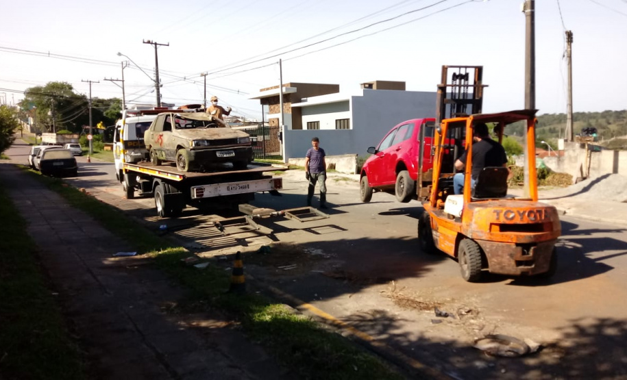 Segurança Pública e Polícia Civil removem 79 veículos que estavam parados na Delegacia de Campina Grande do Sul