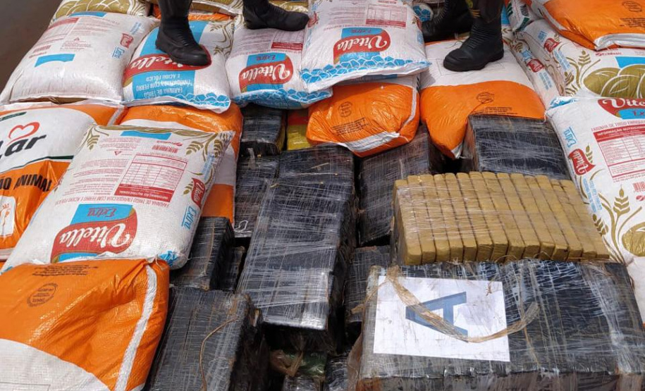 BPRv apreende quase 5,5 toneladas de maconha meio a carga de milho no Oeste do estado