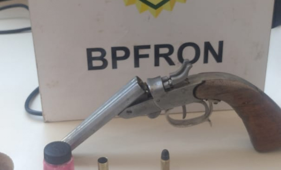 Abordagem a veículo em Santa Helena pelo BPFron termina com apreensão de cocaína e garrucha