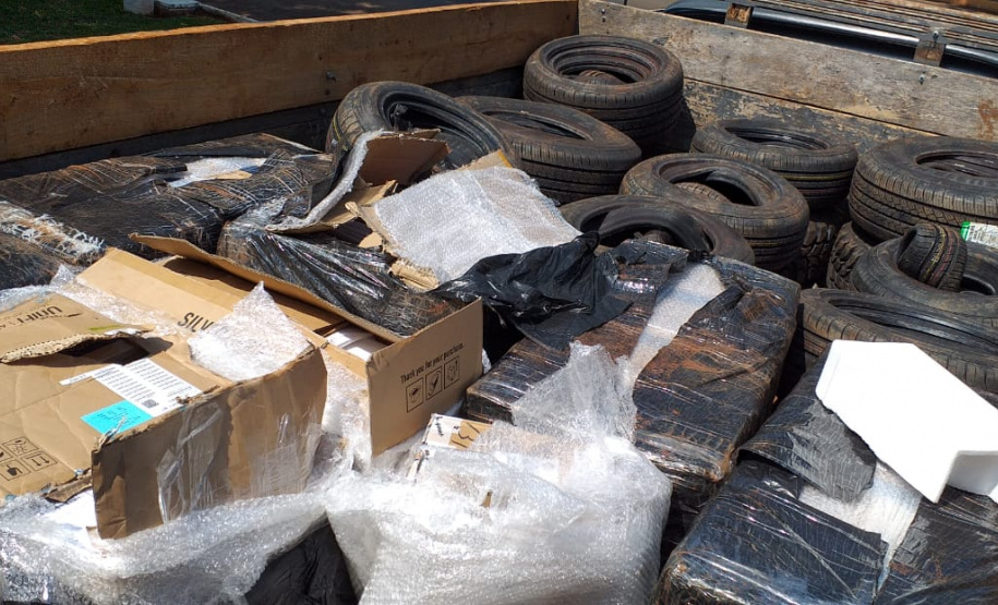 Em situações distintas, BPRv recupera carro e apreende caminhão carregado com contrabando no oeste do Paraná