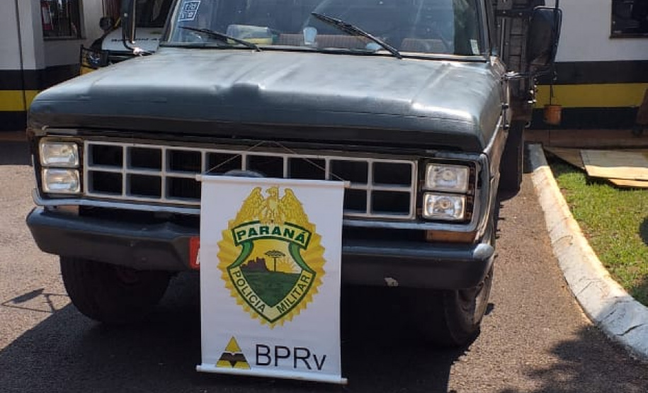 Em situações distintas, BPRv recupera carro e apreende caminhão carregado com contrabando no oeste do Paraná