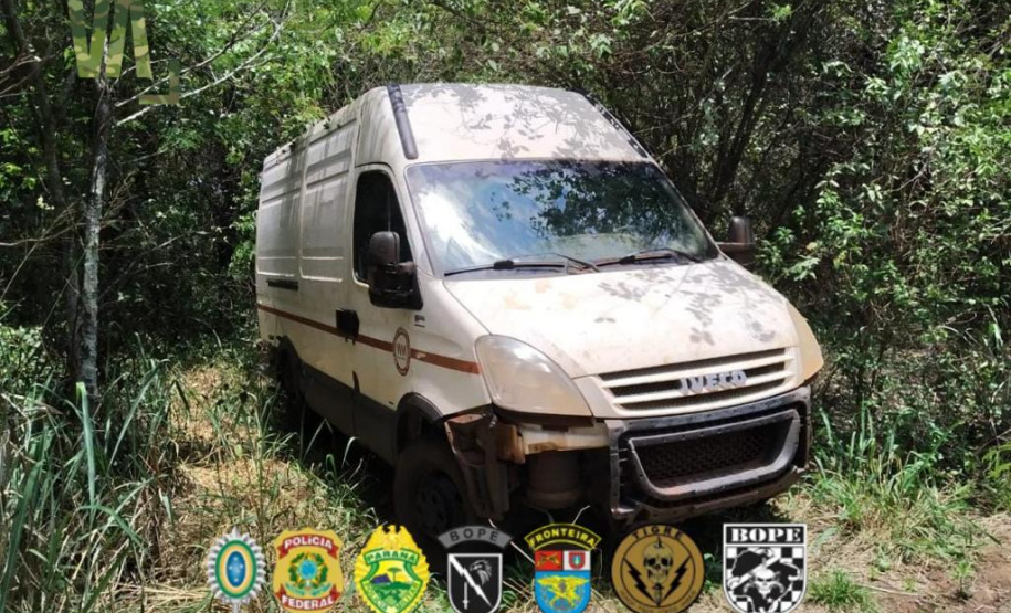 Em Guaíra, BPFron e PF apreendem cinco veículos e encontraram depósito de cigarros contrabandeados durante a Operação Hórus