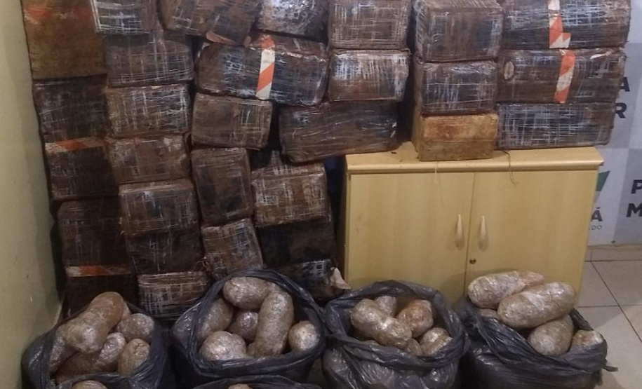 Cerca de 700 quilos de maconha são apreendidos pela PM no Oeste do estado