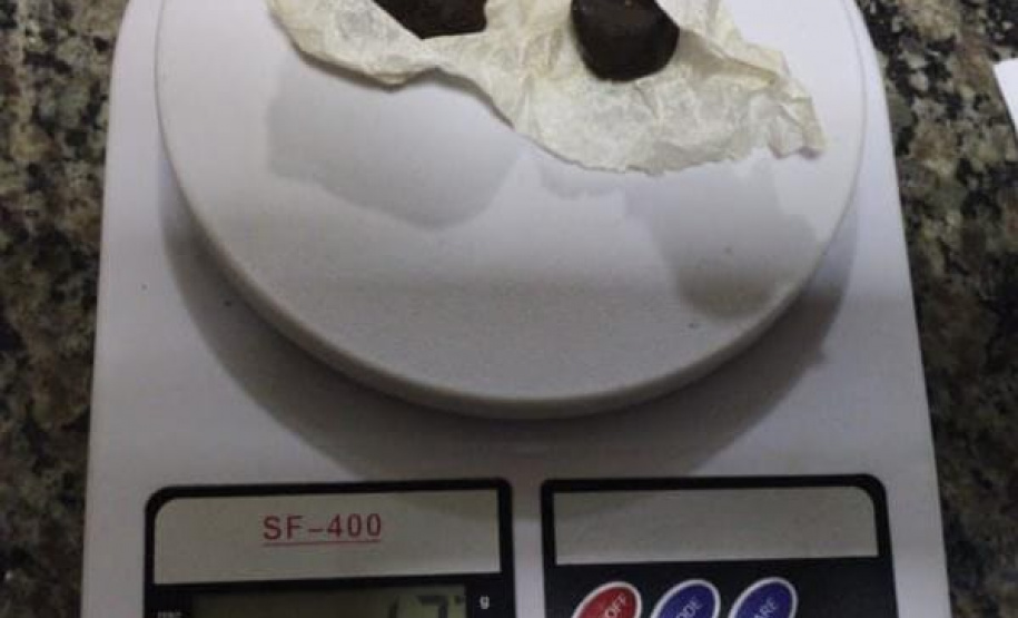 PM de Apucarana (PR) descobre paradeiro de autores de roubo à confecção e recupera 14 fardos de roupas