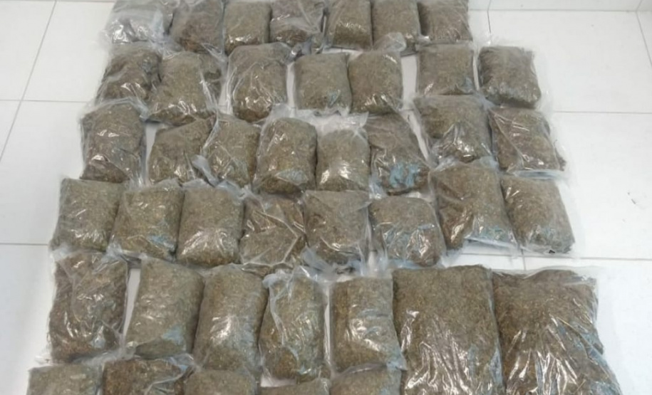 Trabalho de inteligência da PM evita chegada de maconha no Litoral; dois homens são presos