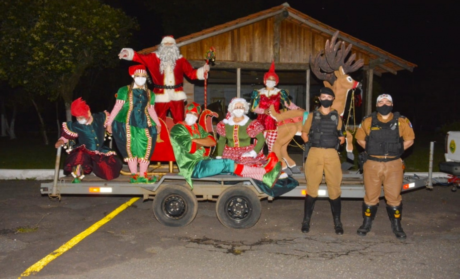 Natal Itinerante da Polícia Militar distribui mais de 4,5 mil brinquedos em bairros carentes de Curitiba