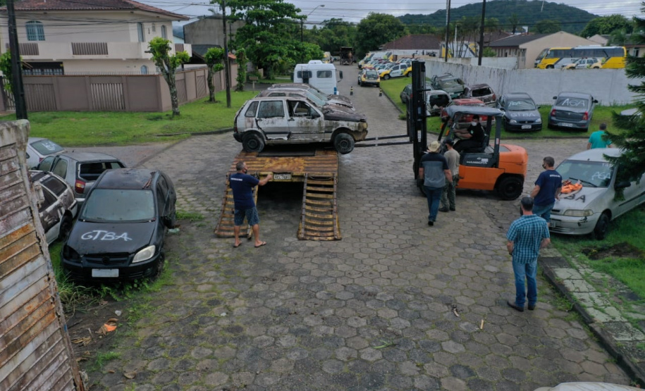 Em quatro dias, Segurança Pública retira cerca de 350 veículos de pátios de delegacias do litoral
