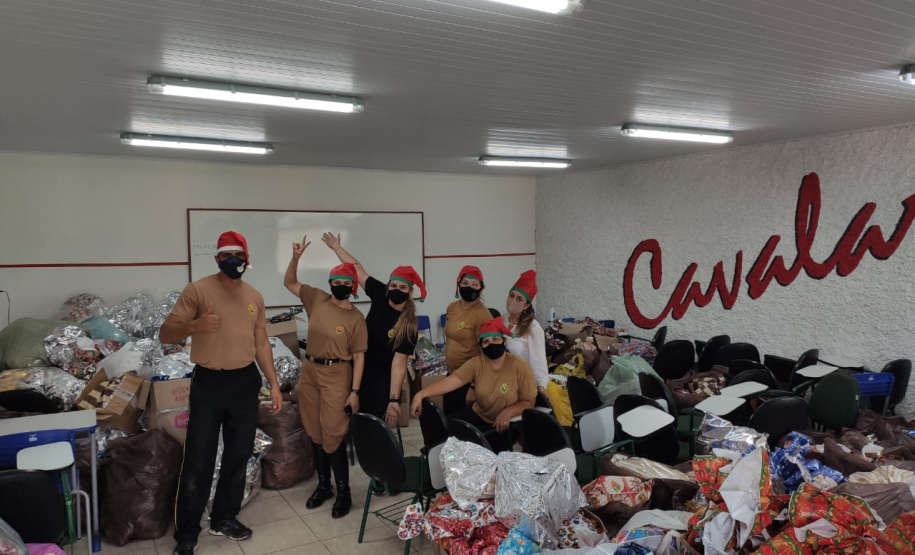 Natal Itinerante da Polícia Militar distribui mais de 4,5 mil brinquedos em bairros carentes de Curitiba