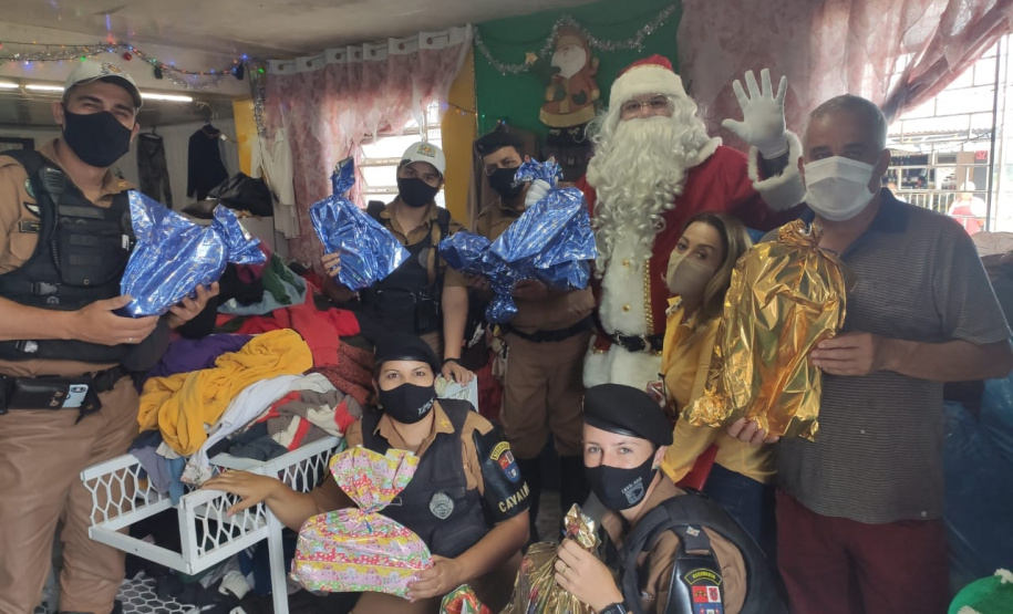 Natal Itinerante da Polícia Militar distribui mais de 4,5 mil brinquedos em bairros carentes de Curitiba
