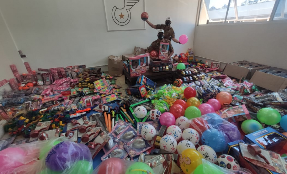 Natal Itinerante da Polícia Militar distribui mais de 4,5 mil brinquedos em bairros carentes de Curitiba