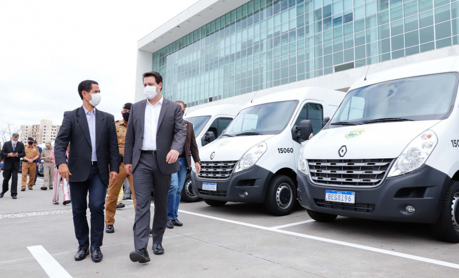 Entrega de mais 60 veículos reforça forças de segurança do Estado