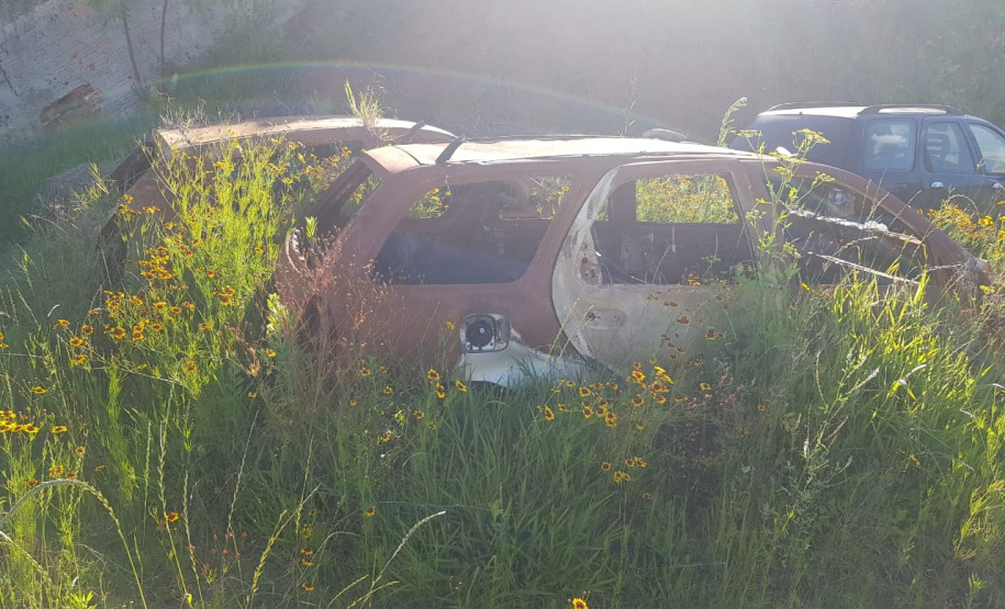 Veículos que estavam parados há anos na Delegacia de Almirante Tamandaré são removidos