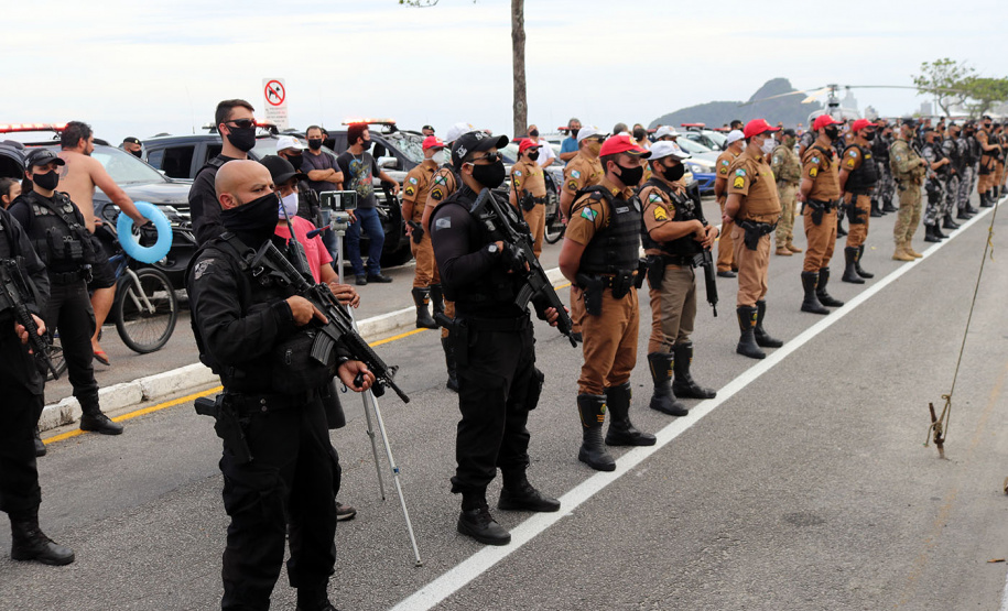 Operação policial conjunta resulta em prisões, apreensão de drogas e armas