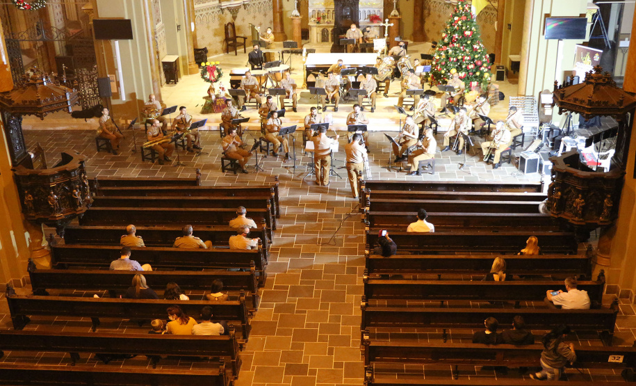 Banda de Música da PM faz Live de natal na Catedral Basílica Menor de Curitiba