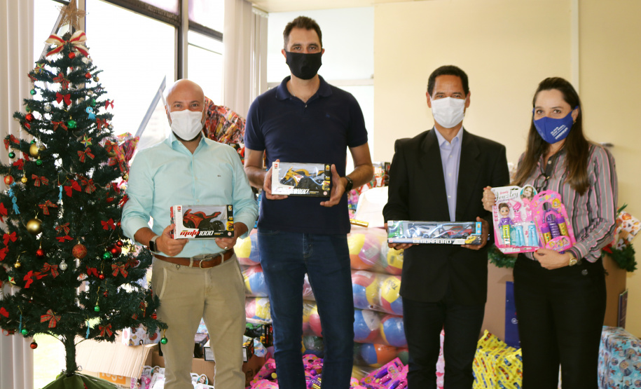 Mais de 1,5 mil brinquedos arrecadados pela Segurança Pública são entregues ao projeto Natal Voluntário