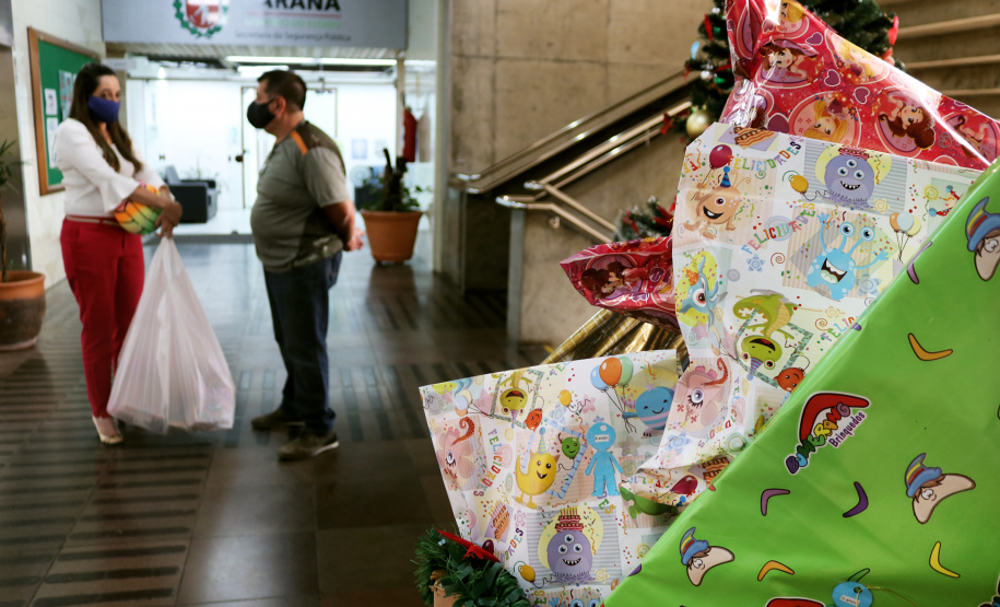 Mais de 1,5 mil brinquedos arrecadados pela Segurança Pública são entregues ao projeto Natal Voluntário