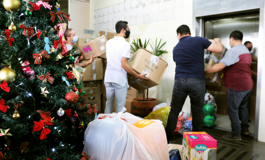 Mais de 1,5 mil brinquedos arrecadados pela Segurança Pública são entregues ao projeto Natal Voluntário