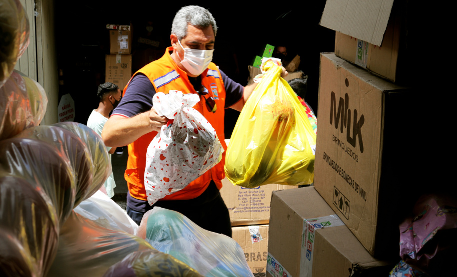 Mais de 1,5 mil brinquedos arrecadados pela Segurança Pública são entregues ao projeto Natal Voluntário