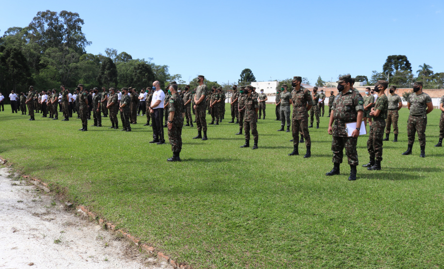Mais de 1,5 mil casas da Capital e RMC recebem caixas d’água graças à parceira entre forças de segurança, Exército e Sanepar
