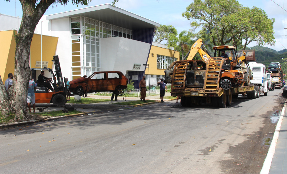Em quatro dias, Segurança Pública retira cerca de 350 veículos de pátios de delegacias do litoral