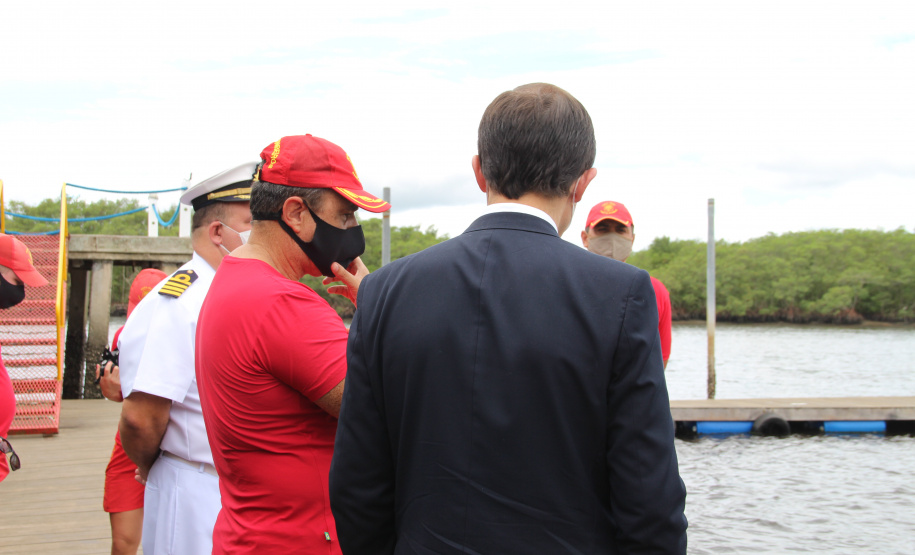Corpo de Bombeiros recebe “ambulancha” para atuação no litoral do Paraná