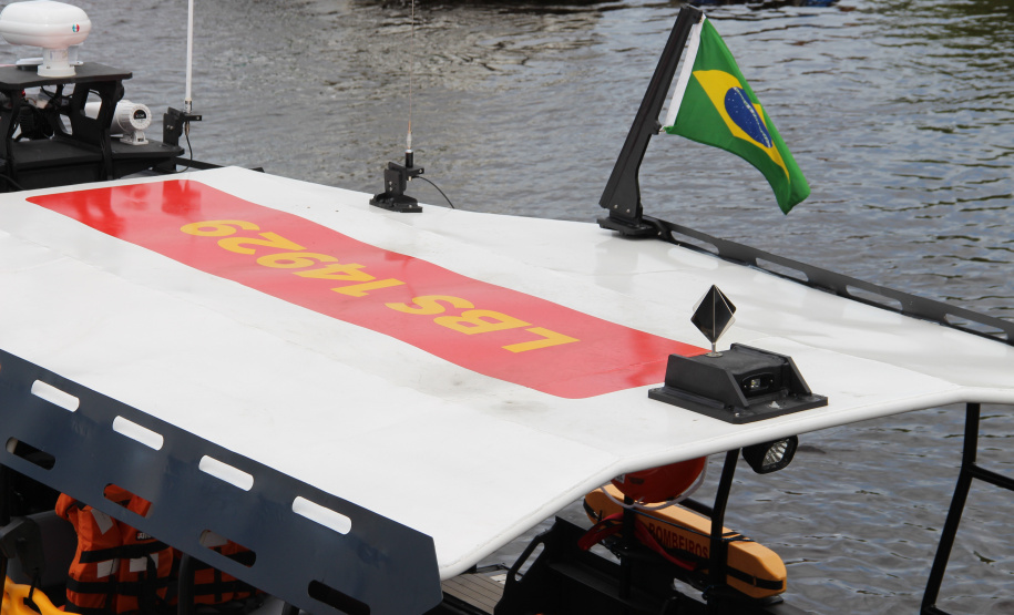 Corpo de Bombeiros recebe “ambulancha” para atuação no litoral do Paraná
