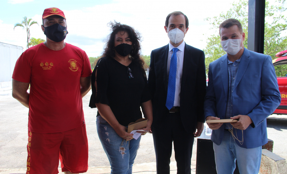 Corpo de Bombeiros recebe “ambulancha” para atuação no litoral do Paraná