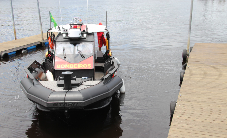 Corpo de Bombeiros recebe “ambulancha” para atuação no litoral do Paraná