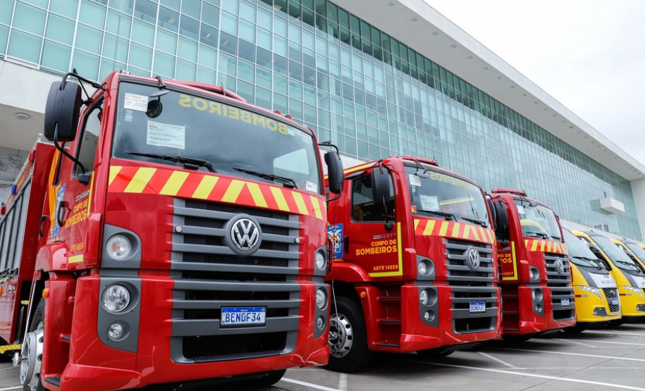 Entrega de mais 60 veículos reforça forças de segurança do Estado