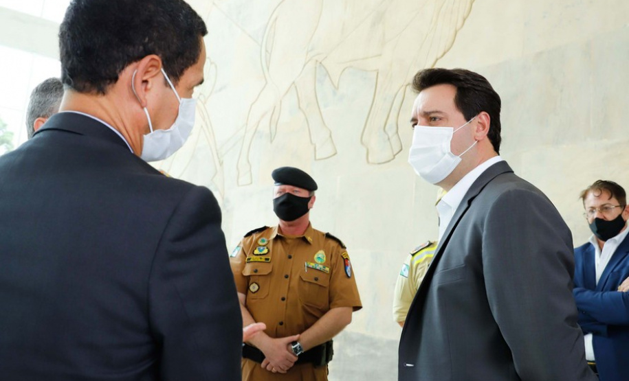 Entrega de mais 60 veículos reforça forças de segurança do Estado