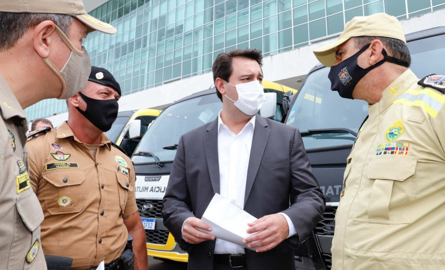 Entrega de mais 60 veículos reforça forças de segurança do Estado