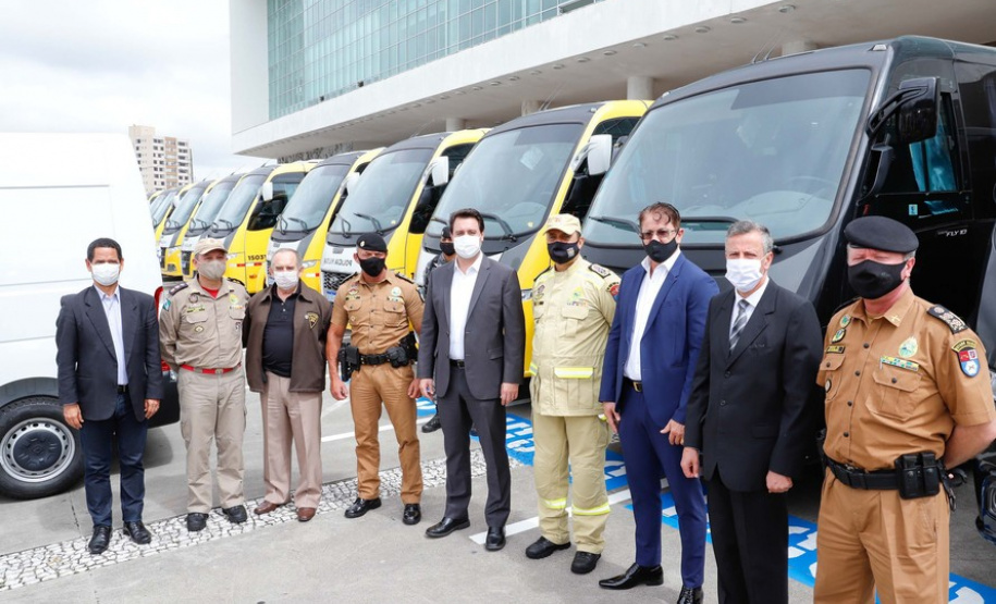 Entrega de mais 60 veículos reforça forças de segurança do Estado