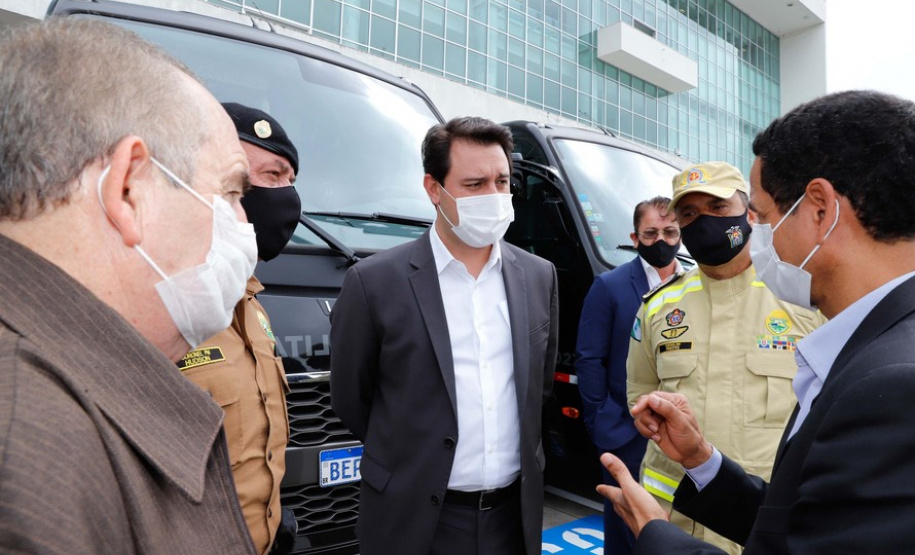 Entrega de mais 60 veículos reforça forças de segurança do Estado