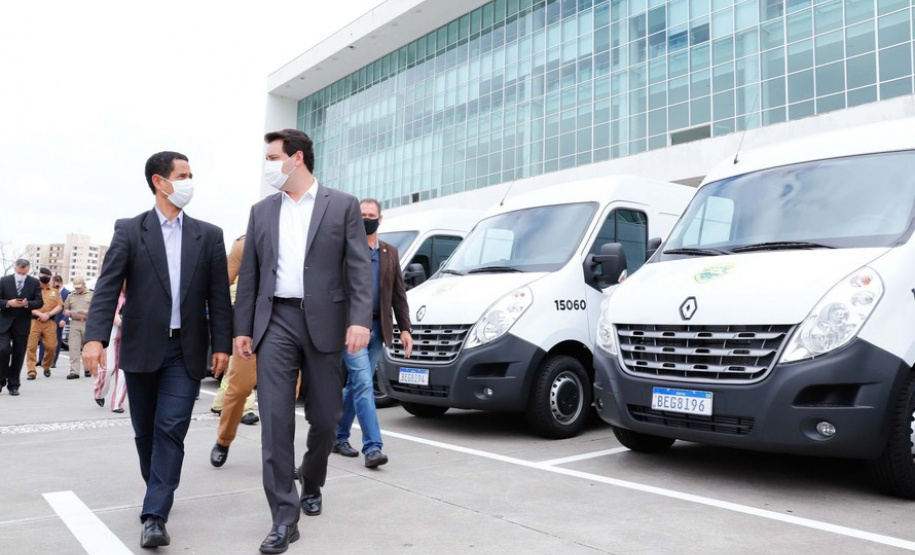 Entrega de mais 60 veículos reforça forças de segurança do Estado