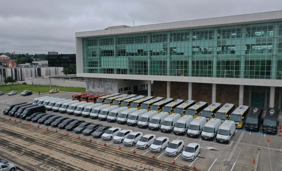 Entrega de mais 60 veículos reforça forças de segurança do Estado