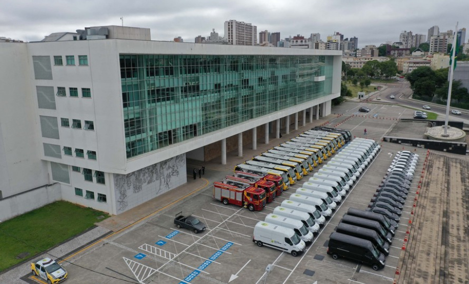 Entrega de mais 60 veículos reforça forças de segurança do Estado