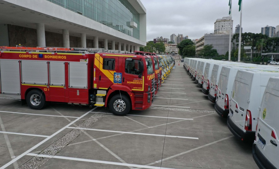 Entrega de mais 60 veículos reforça forças de segurança do Estado