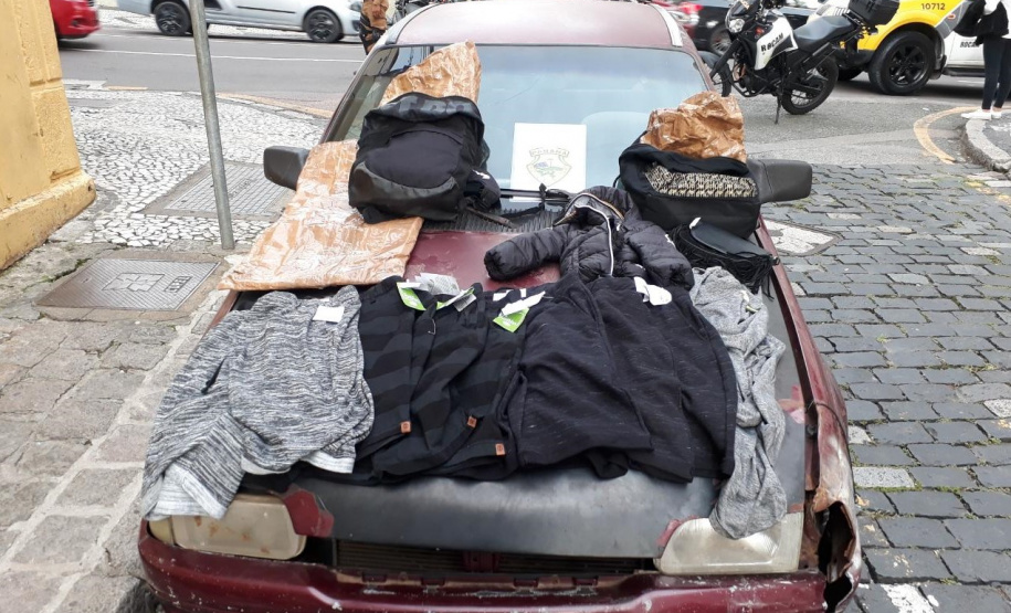 ROCAM encaminha sete pessoas, apreende drogas e recupera roupas roubadas em Curitiba
