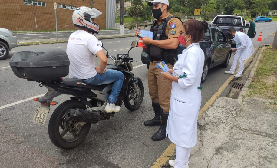 Batalhão de Trânsito da Capital promove blitz educativa no encerramento da campanha Novembro Azul