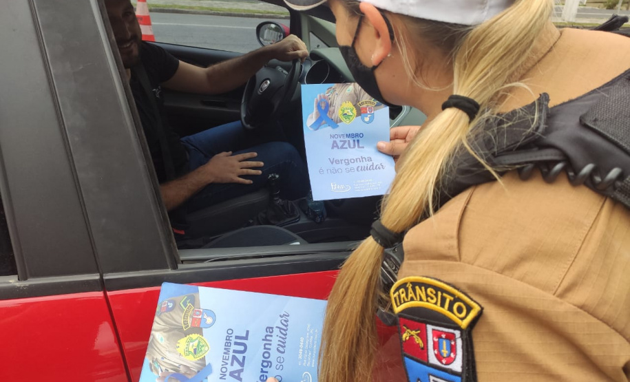 Batalhão de Trânsito da Capital promove blitz educativa no encerramento da campanha Novembro Azul