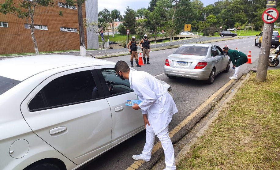 Batalhão de Trânsito da Capital promove blitz educativa no encerramento da campanha Novembro Azul