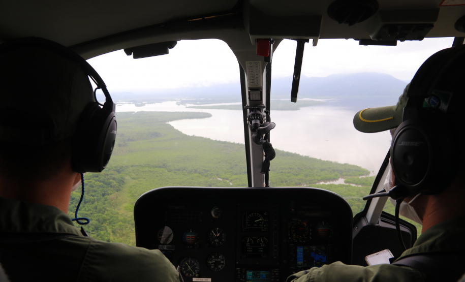 Secretário da Segurança Pública sobrevoa áreas afetadas pelas chuvas no litoral (PR)