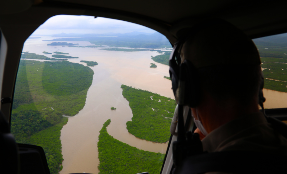 Secretário da Segurança Pública sobrevoa áreas afetadas pelas chuvas no litoral (PR)