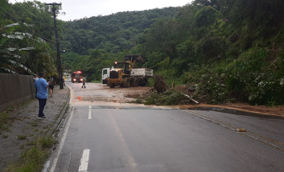 Equipes da Defesa Civil monitoram áreas de risco no Litoral