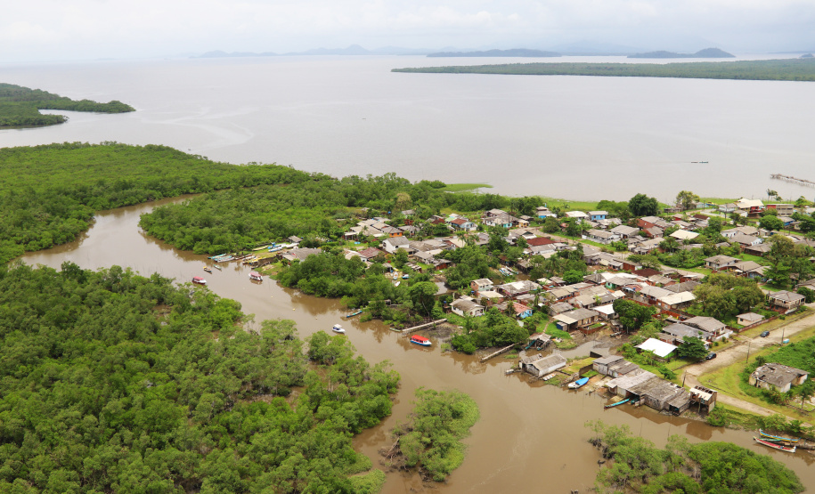 Secretário da Segurança Pública sobrevoa áreas afetadas pelas chuvas no litoral (PR)