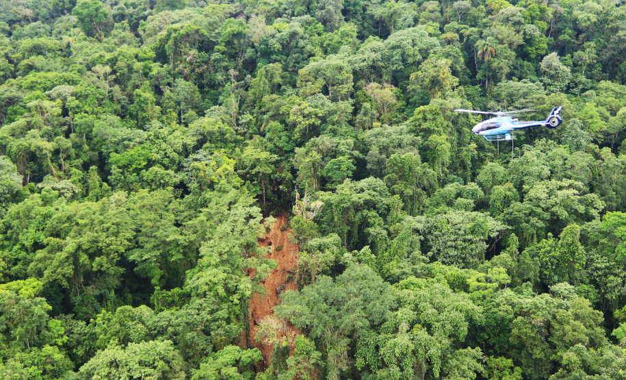 Secretário da Segurança Pública sobrevoa áreas afetadas pelas chuvas no litoral (PR)