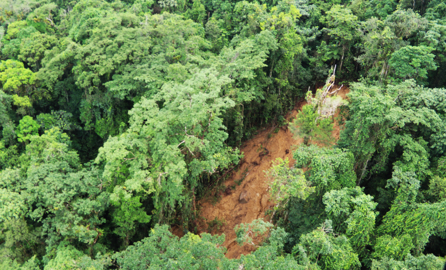 Secretário da Segurança Pública sobrevoa áreas afetadas pelas chuvas no litoral (PR)