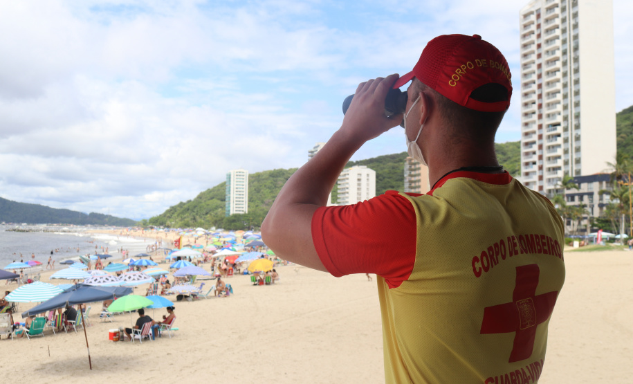 Orientação dos guarda-vidas e conscientização do cidadão fazem diminuir número de salvamentos no litoral na primeira quinzena do verão