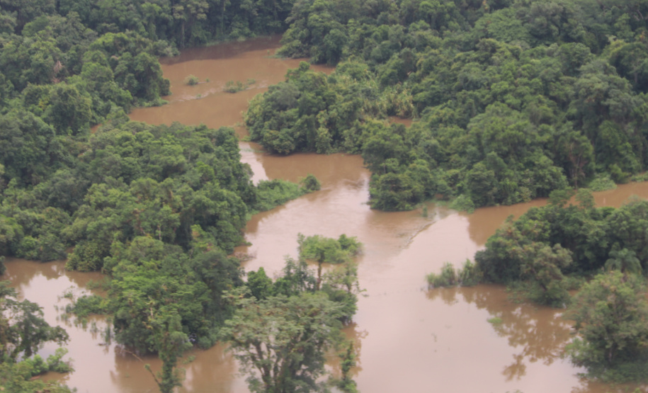 Secretário da Segurança Pública sobrevoa áreas afetadas pelas chuvas no litoral (PR)