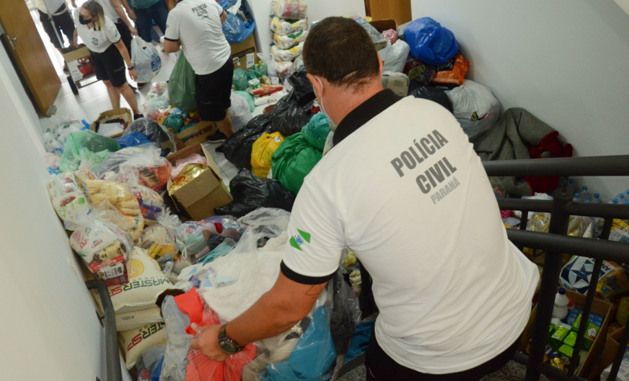 PCPR entrega à Defesa Civil cinco toneladas de doações para vítimas de enchentes de Guaraqueçaba